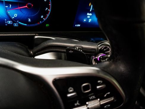 Used 2022 Mercedes-Benz GLB 250 4MATIC w/ Premium Package Lite image 18