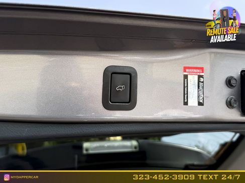 Used 2019 Toyota Highlander XLE FWD image 21