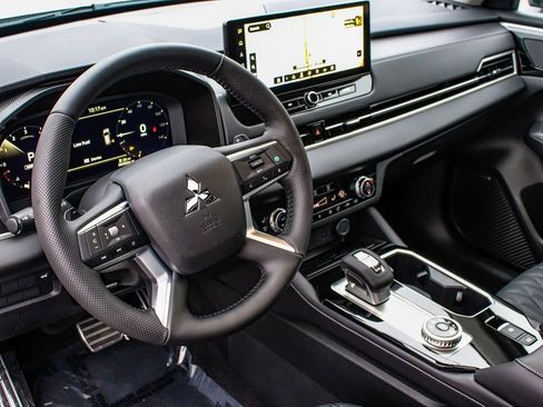 New 2026 Mitsubishi Outlander SEL image 16