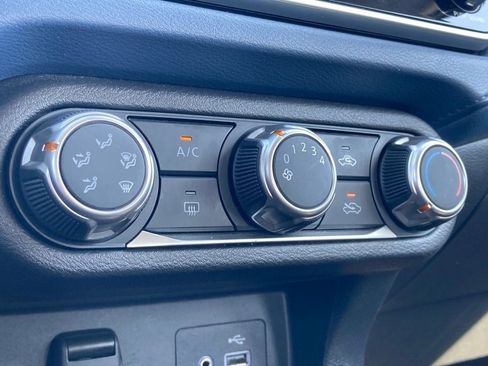 Used 2025 Nissan Versa SV image 22