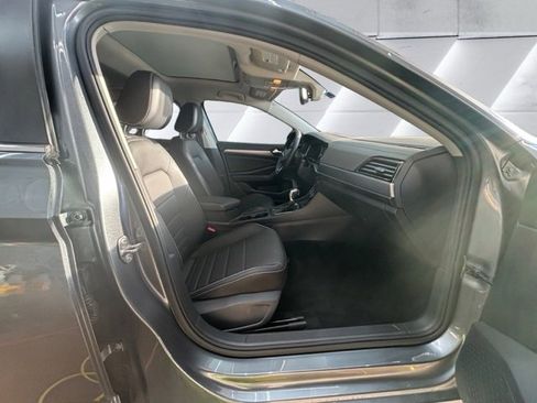 Certified 2022 Volkswagen Jetta SE image 13