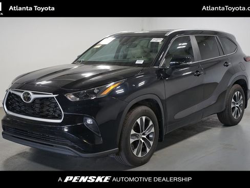 Used 2024 Toyota Highlander XLE FWD image 1