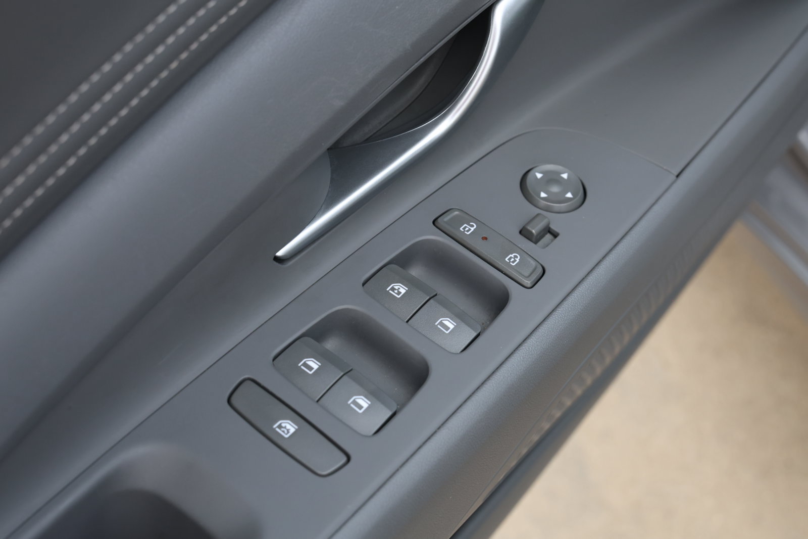 Used 2025 Hyundai Elantra SEL FWD image 29