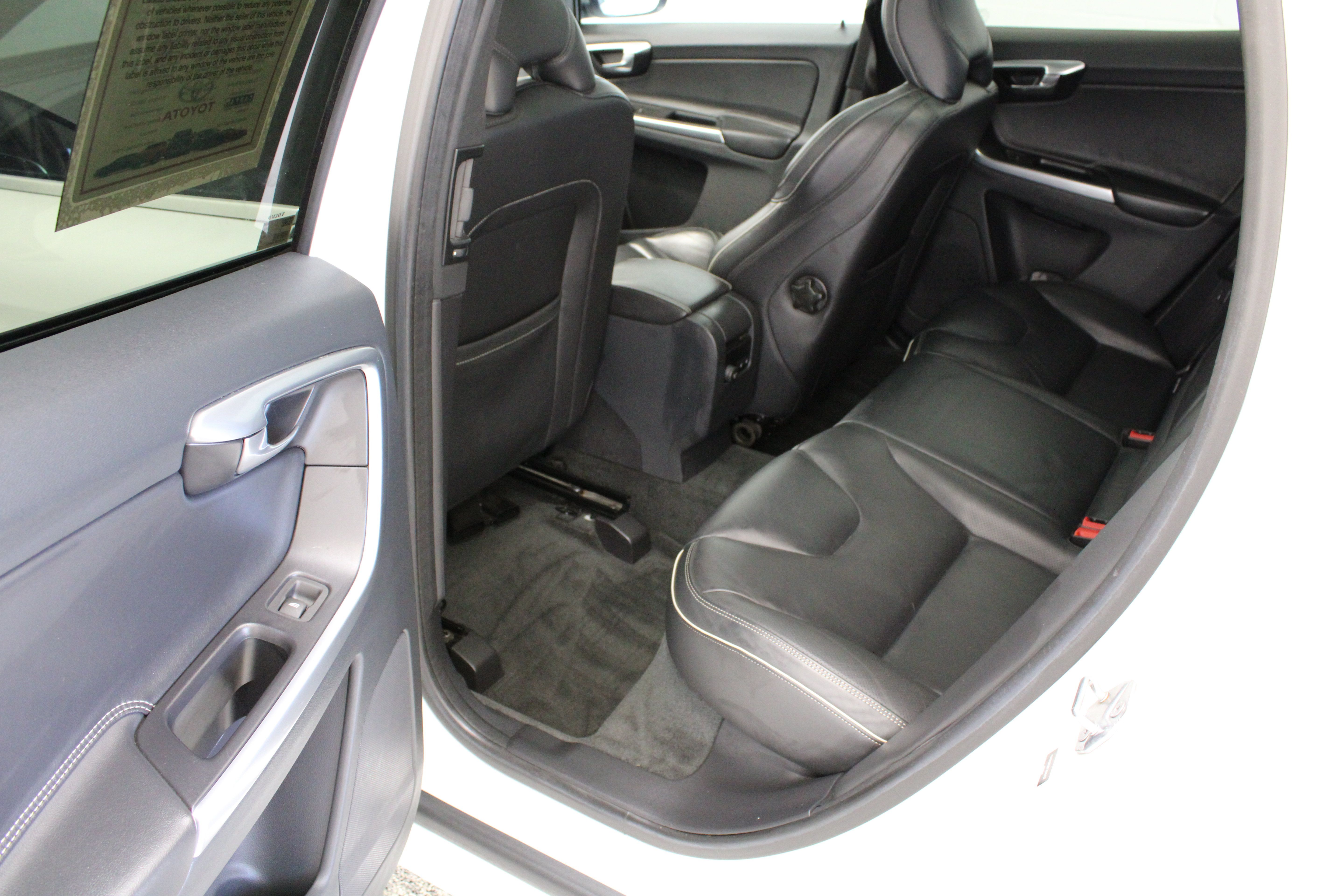 Used 2015 Volvo XC60 T6 R-Design Platinum AWD/4WD image 29