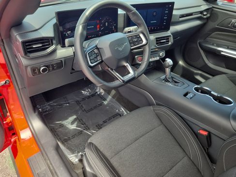 Used 2025 Ford Mustang Coupe RWD image 9