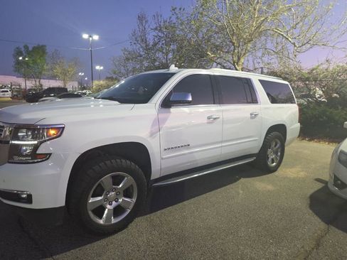 Used 2020 Chevrolet Suburban Premier image 6
