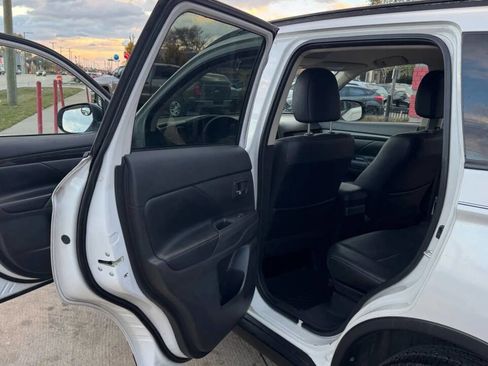 Used 2016 Mitsubishi Outlander SEL image 18