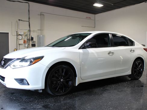 Used 2017 Nissan Altima 2.5 SR w/ Midnight Edition Package FWD image 6