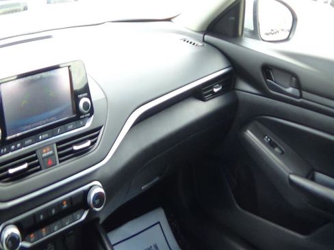 Used 2024 Nissan Altima 2.5 SV image 28