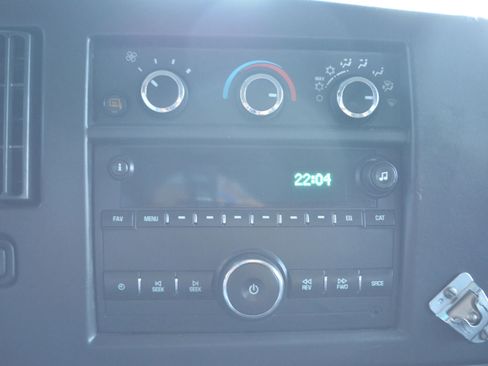 Used 2017 Chevrolet Express 3500 LS image 23