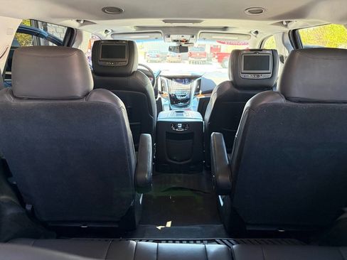 Used 2018 Cadillac Escalade Luxury w/ LPO, Radiant Package image 37