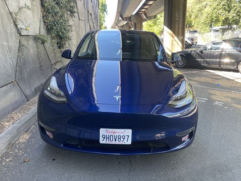 Used 2023 Tesla Model Y Long Range AWD/4WD image 13