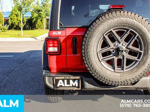 Used 2025 Jeep Wrangler Unlimited Sport AWD/4WD image 12