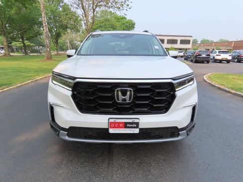 New 2025 Honda Pilot Touring image 6