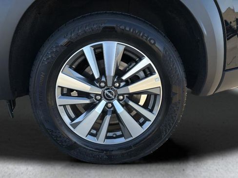 Certified 2025 Nissan Pathfinder SL image 15