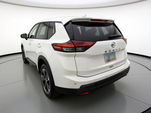 Used 2025 Nissan Rogue SV image 6