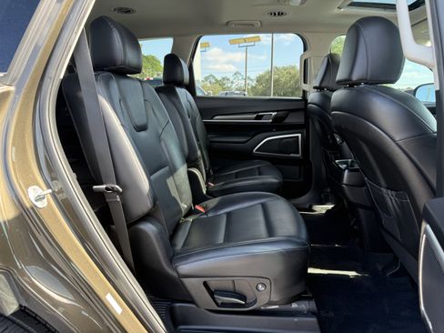 Used 2022 Kia Telluride S image 32