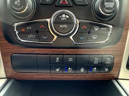 Used 2018 RAM 1500 Laramie w/ Convenience Group AWD/4WD image 21