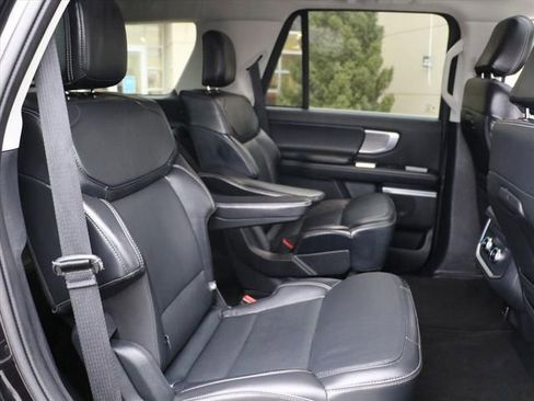 Used 2025 Ford Expedition Platinum image 13