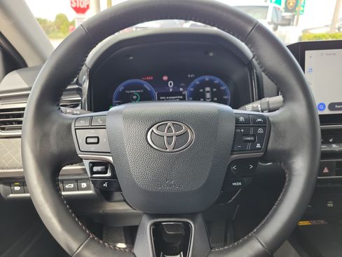 Used 2026 Toyota Camry XLE FWD image 17