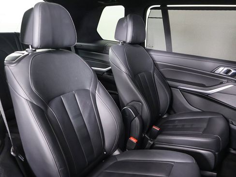 Used 2022 BMW X7 xDrive40i w/ M Sport Package image 36