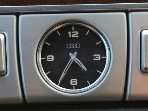 Used 2013 Audi A8 3.0T w/ Driver Assistance Pkg image 27