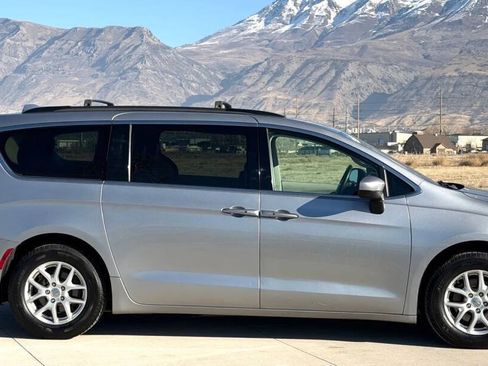 Used 2020 Chrysler Voyager Lxi FWD image 4