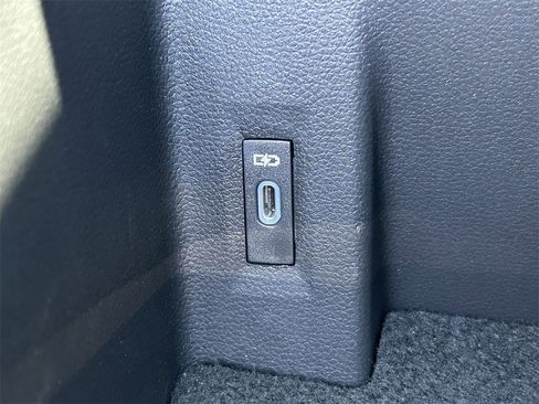 Used 2022 Volkswagen Atlas Cross Sport SE image 26