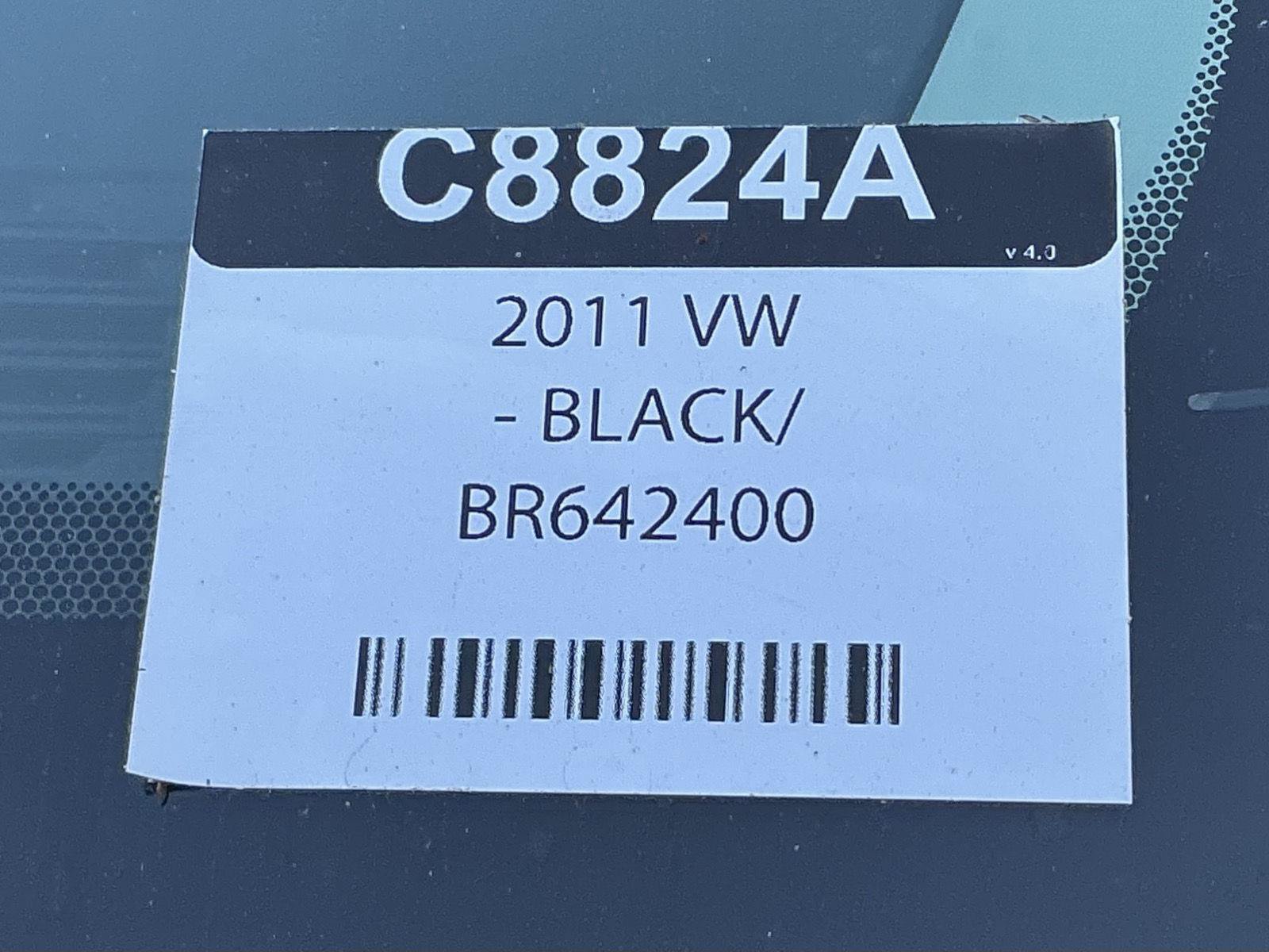 Used 2011 Volkswagen Routan SE FWD image 32