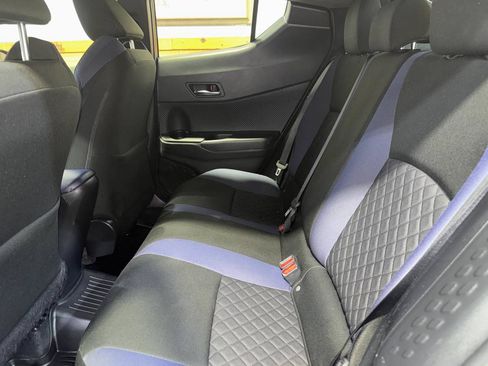 Used 2020 Toyota C-HR XLE FWD image 19