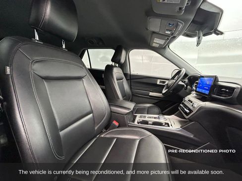 Used 2022 Ford Explorer XLT w/ Equipment Group 202A image 17