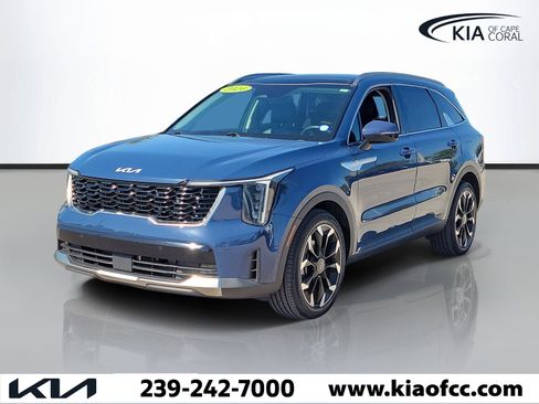 Certified 2024 Kia Sorento EX w/ Panoramic Sunroof Package FWD image 3