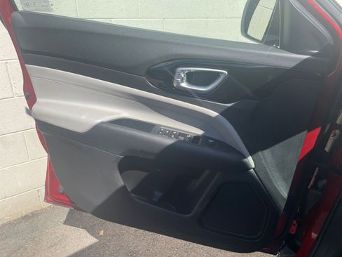 Used 2025 Jeep Compass Limited image 18