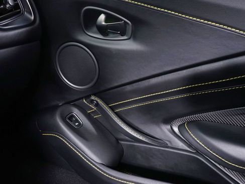 Used 2019 Aston Martin V8 Vantage Coupe RWD image 23