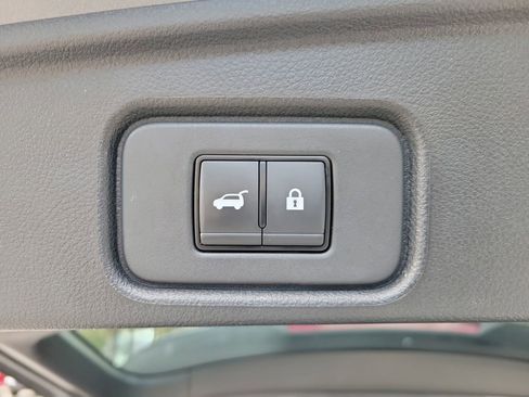 Used 2025 Nissan Pathfinder SV AWD/4WD image 9