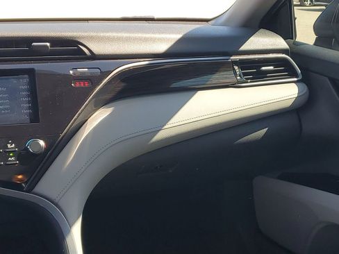 Used 2019 Toyota Camry XLE image 26