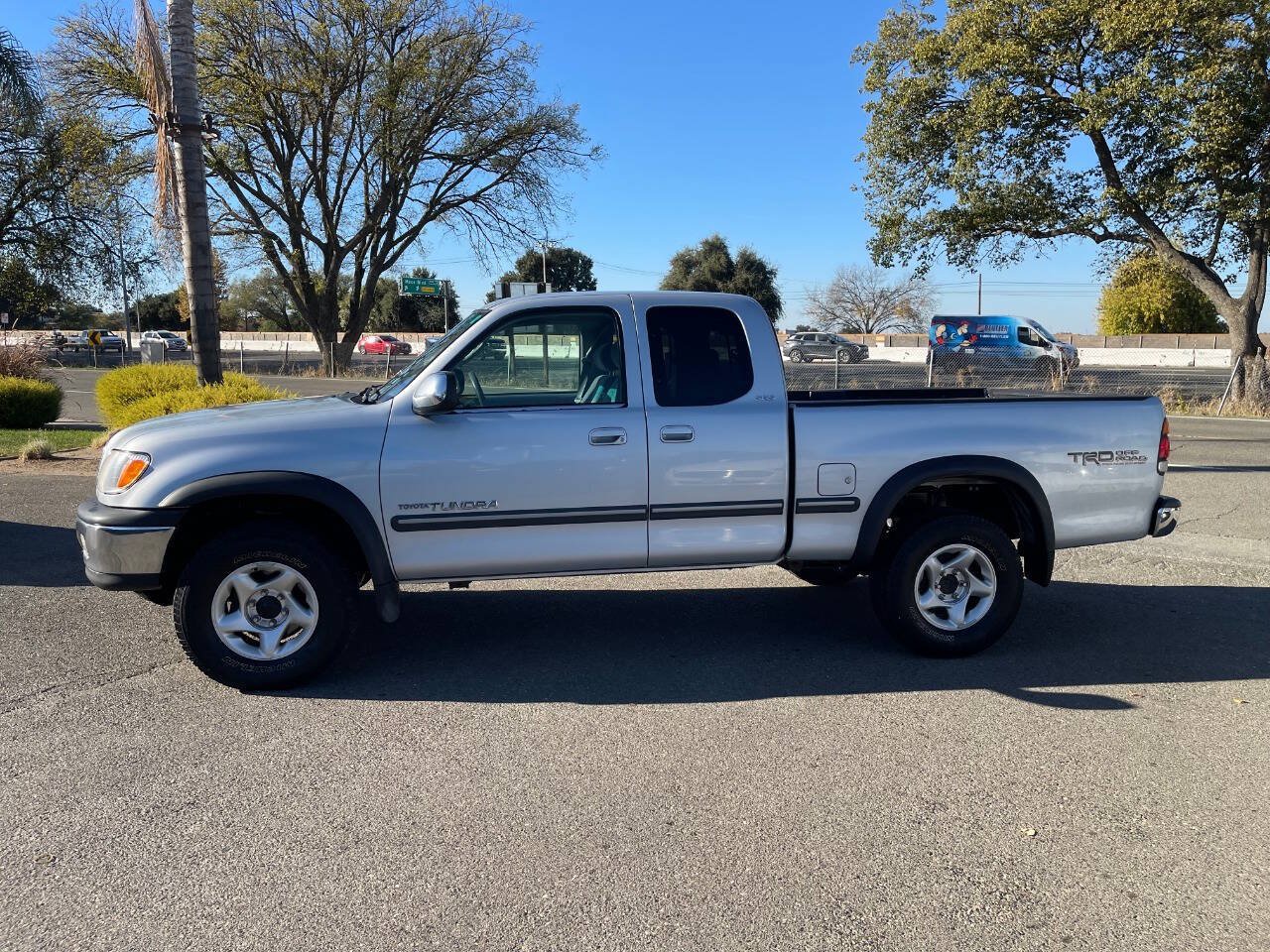 Used 2000 Toyota Tundra SR5 AWD/4WD image 2