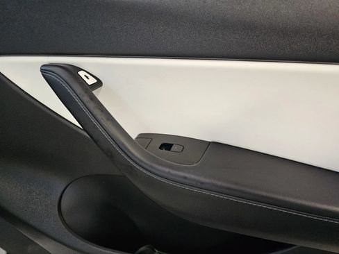 Used 2021 Tesla Model Y Long Range AWD/4WD image 6