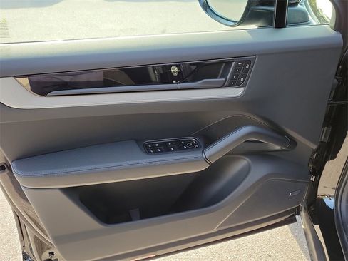 New 2026 Porsche Cayenne Coupe image 24