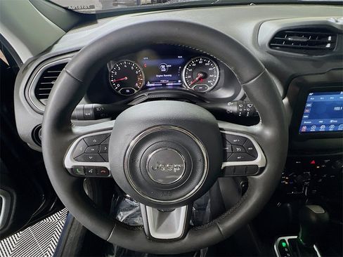 Used 2021 Jeep Renegade Latitude image 11