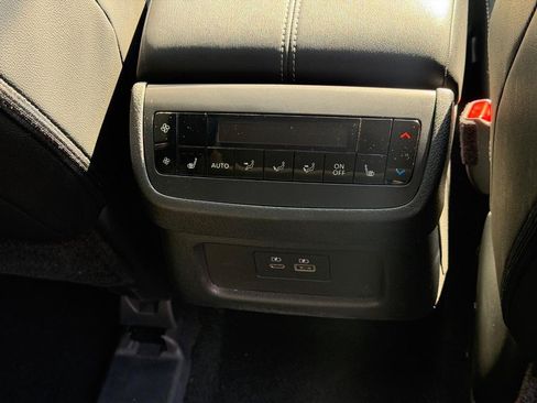 Used 2023 Nissan Pathfinder SL w/ SL Premium Package AWD/4WD image 16