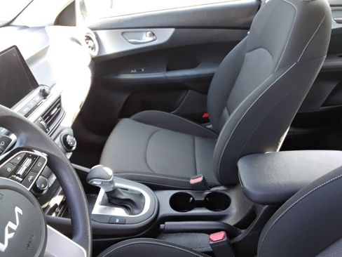 Used 2023 Kia Forte LXS w/ LXS Technology Package FWD image 9