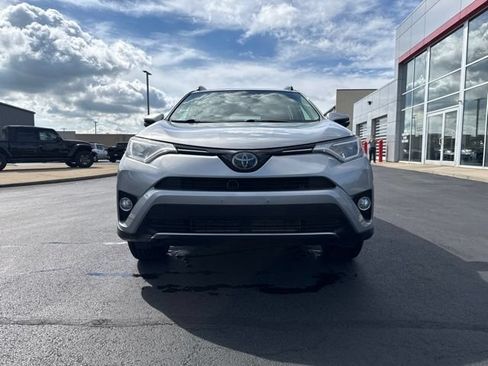Used 2018 Toyota RAV4 XLE AWD/4WD image 2