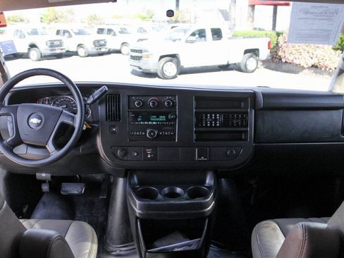 Used 2016 Chevrolet Express 2500 RWD image 20