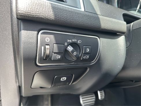 Used 2018 Volvo XC90 T6 Momentum w/ Convenience Package AWD/4WD image 15