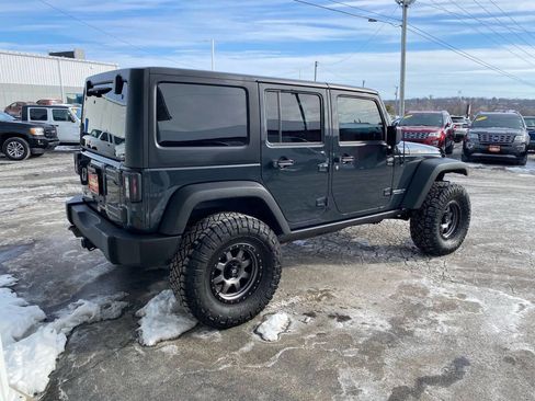 Used 2017 Jeep Wrangler Unlimited Rubicon w/ Cold Weather Group AWD/4WD image 6