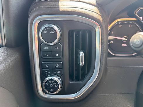 Used 2022 GMC Sierra 3500 Denali AWD/4WD image 16