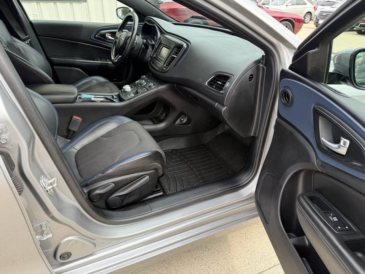 Used 2017 Chrysler 200 S FWD image 11
