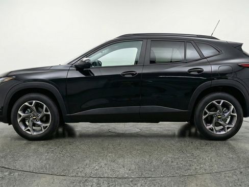 Used 2025 Chevrolet Trax LT image 5