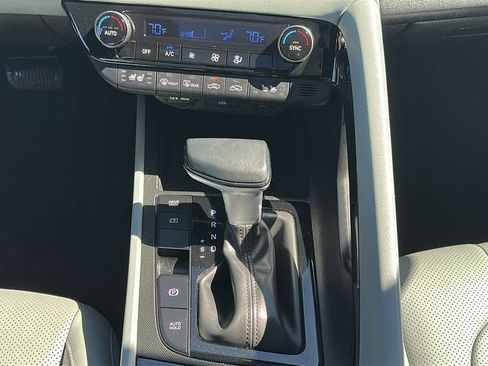 Used 2025 Hyundai Elantra Limited image 28